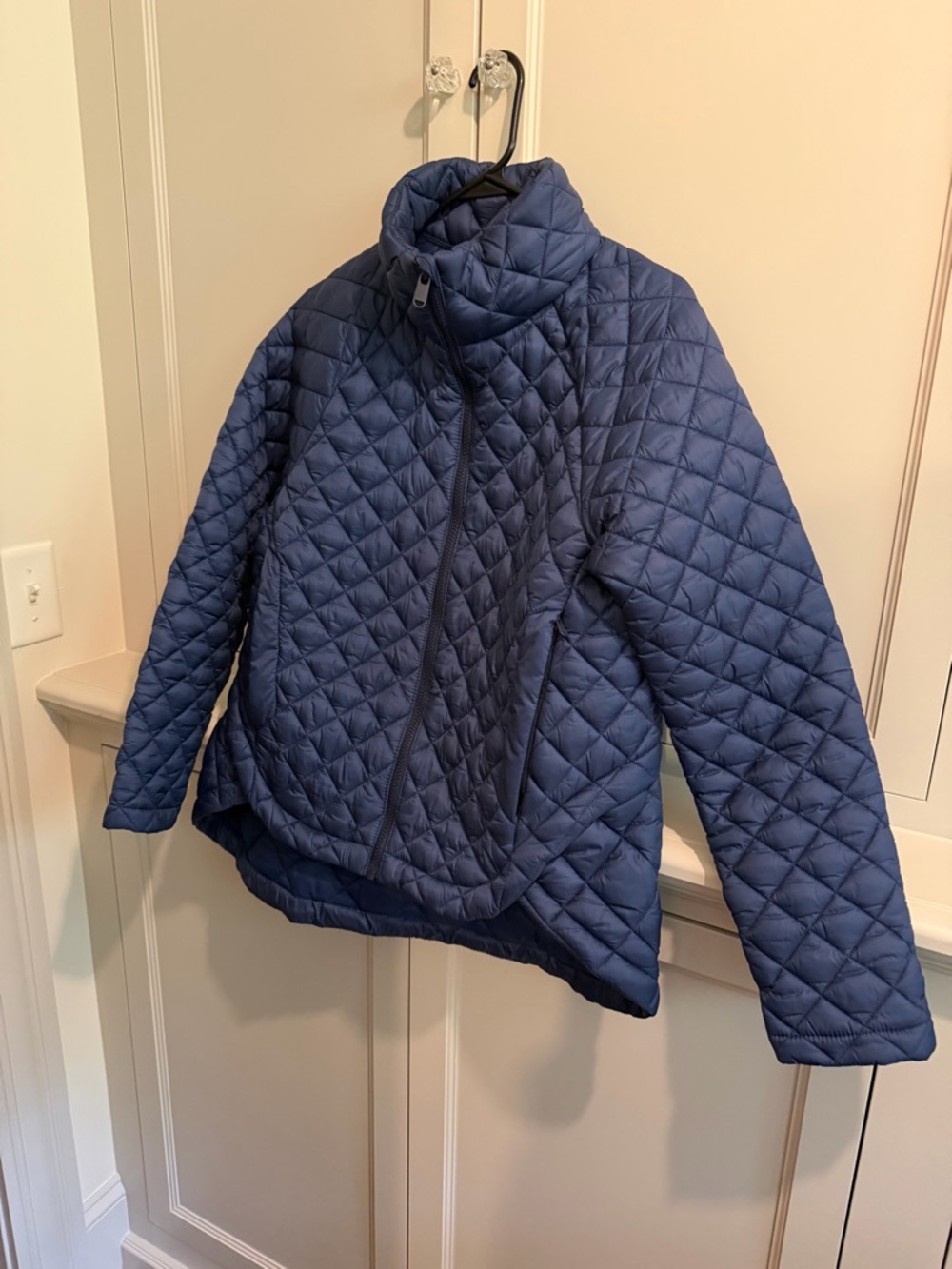Athleta Whisper Featherless Quilted Navy Puffer Jacket